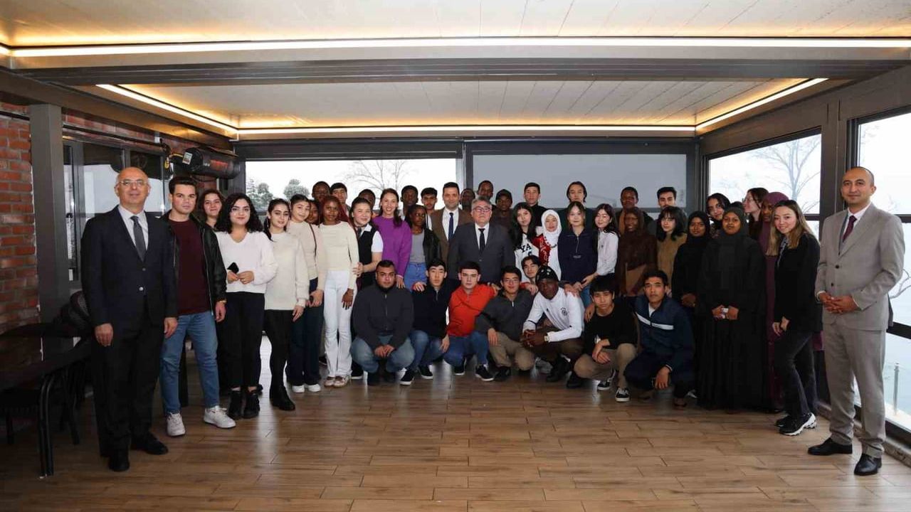 BEUN Rektörü Özölçer, Karaelmas TÖMER’in Geleneksel Kahvaltısında Uluslararası Öğrencilerle Buluştu