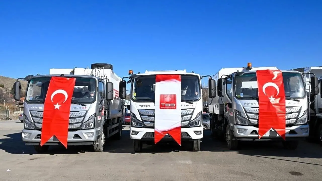 Beyağaç Belediyesi'ne TBB'den damperli kamyonet teslimi