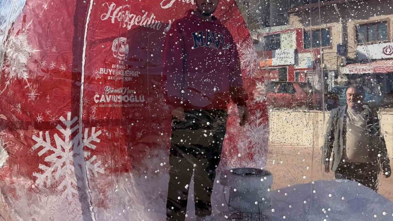 Beyağaç'ta Dev Kar Küresiyle Yılbaşı Hatırası