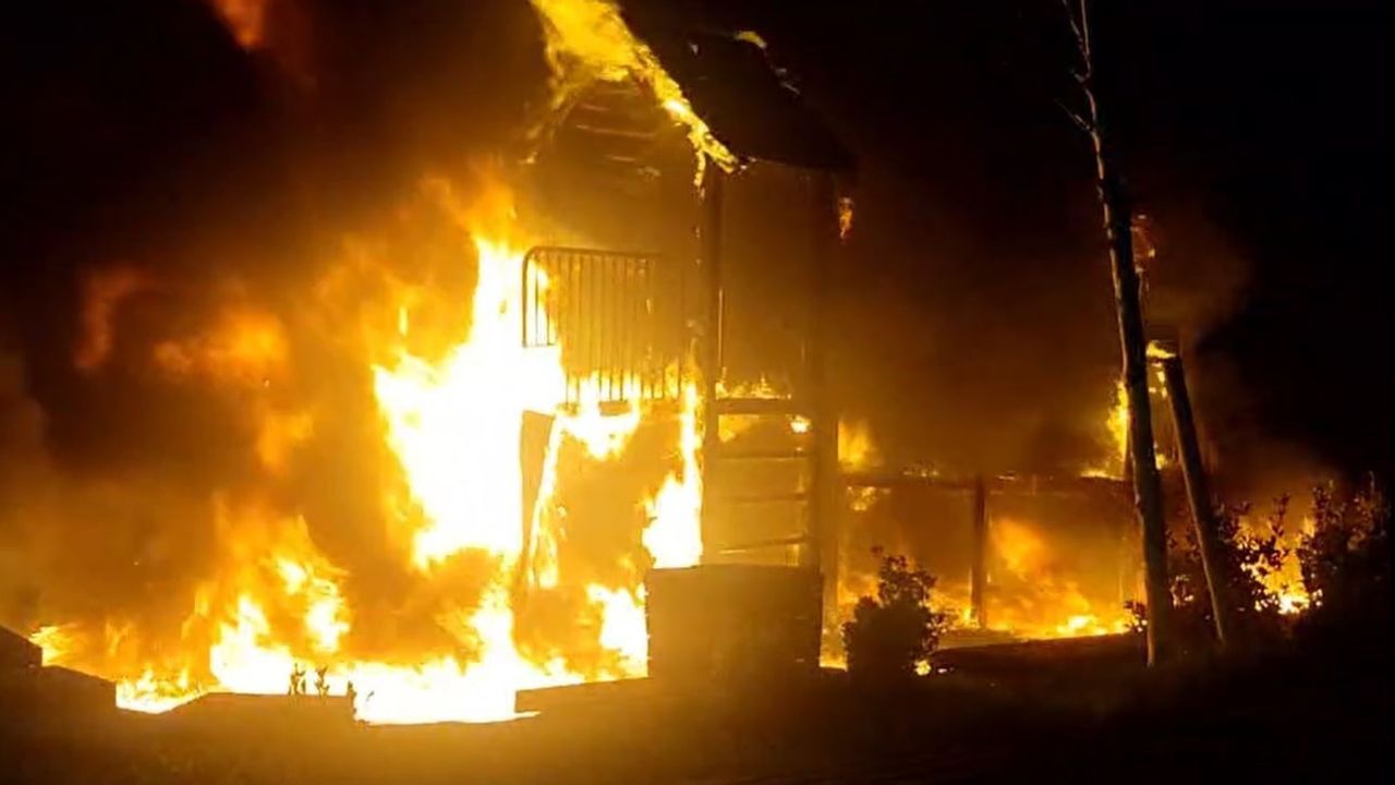 Beylikdüzü'nde Çocuk Parkını Yaktılar: 3 Şüpheli Yakalandı