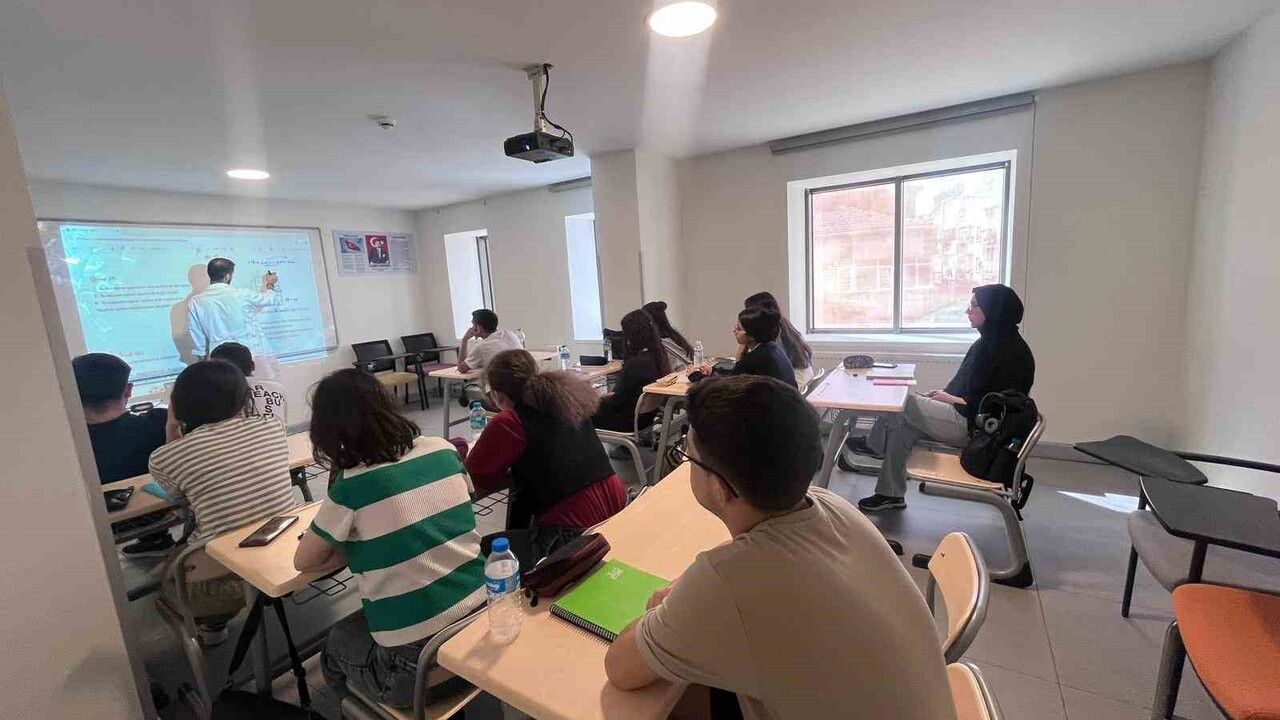 Beyoğlu Belediyesi'nden ücretsiz YKS, LGS ve takviye kursları — bin 84 öğrenciye eğitim