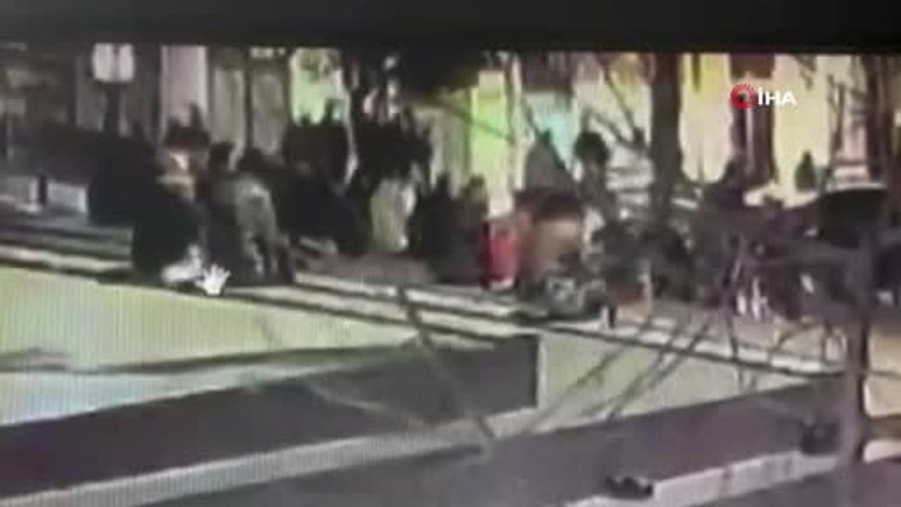 Beyoğlu'da yankesicilikle cep telefonu çalan 2 şüpheli tutuklandı