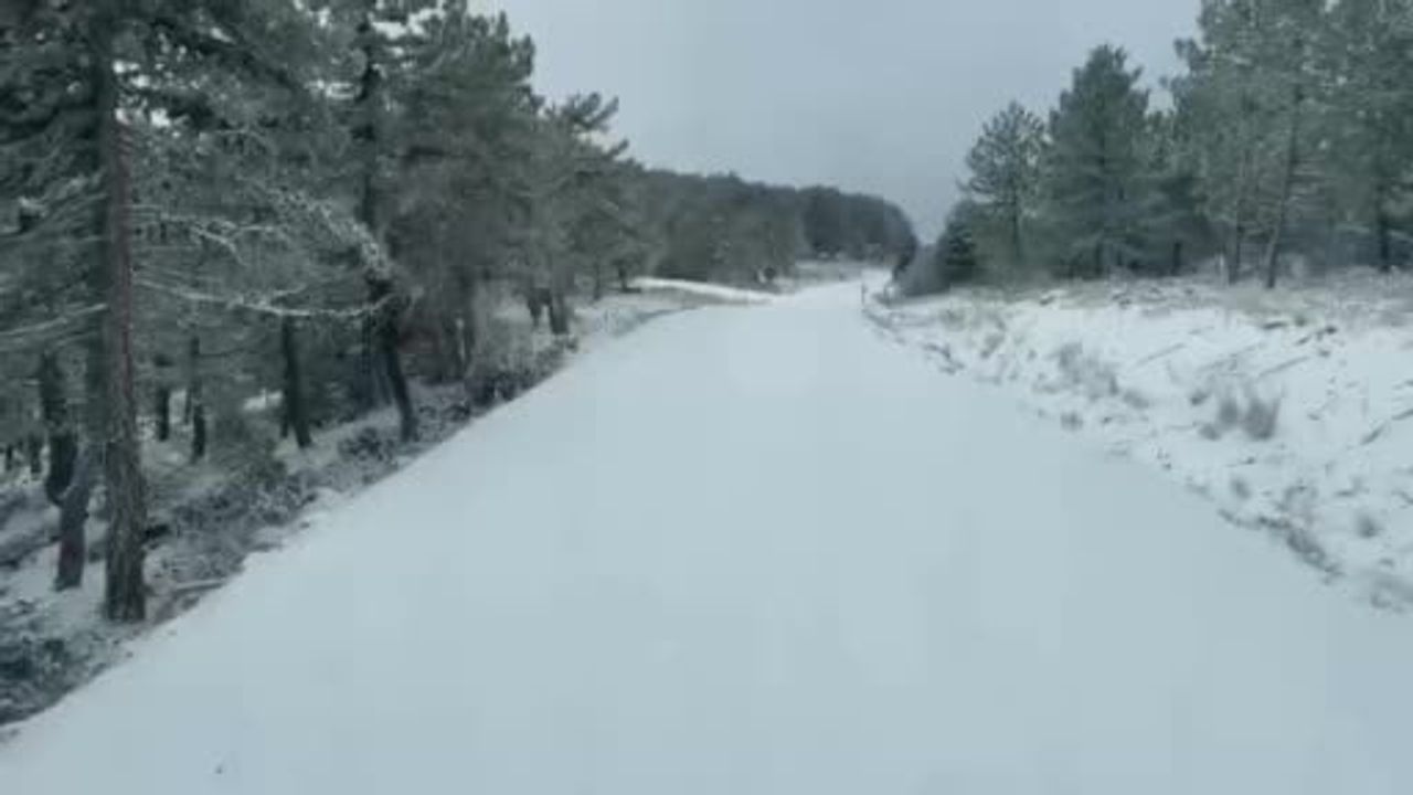 Beypazarı'nda Kar Yağışı Etkili: Kurtkovan ve Batca Beyaza Bürüdü
