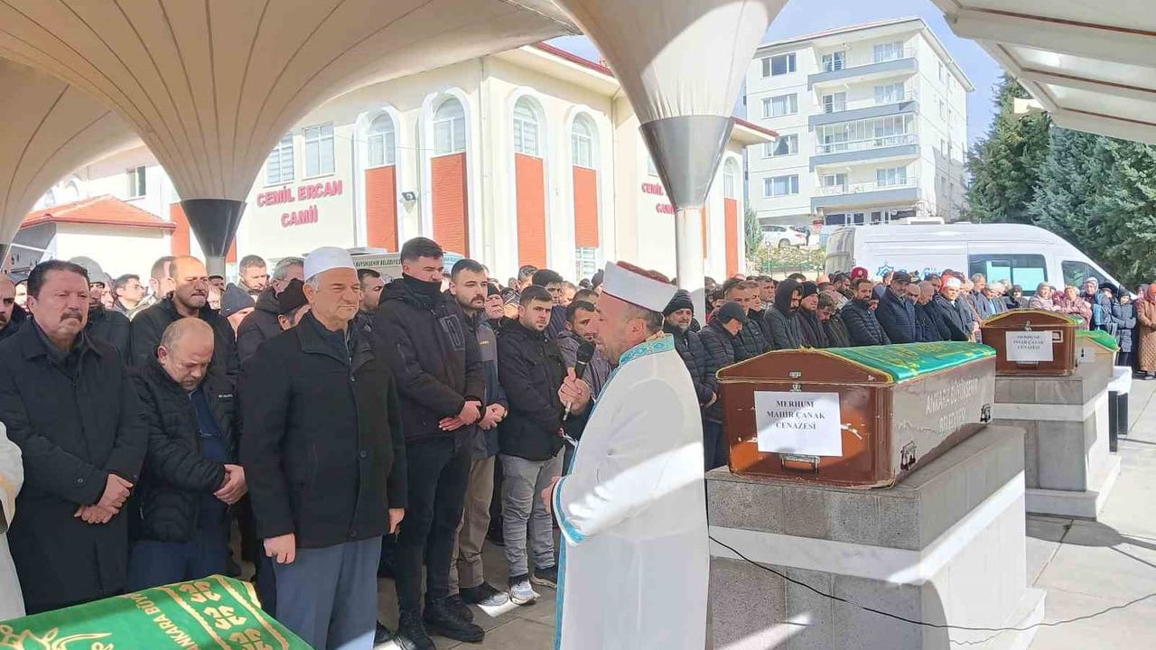 Beypazarı'nda Trafik Kazası: Çift ve 3 Aylık Bebek Toprağa Verildi