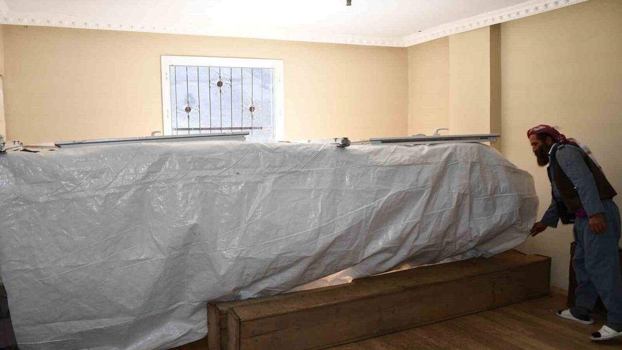 Beytüşşebap'ta üretici misafir odasını bal arılarına ayırdı