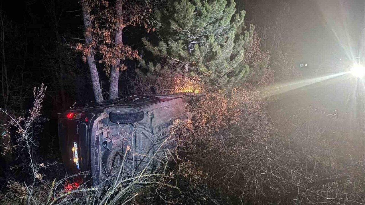 Bilecik Bozalan'da Şarampole Uçan Otomobil: 2 Yaralı