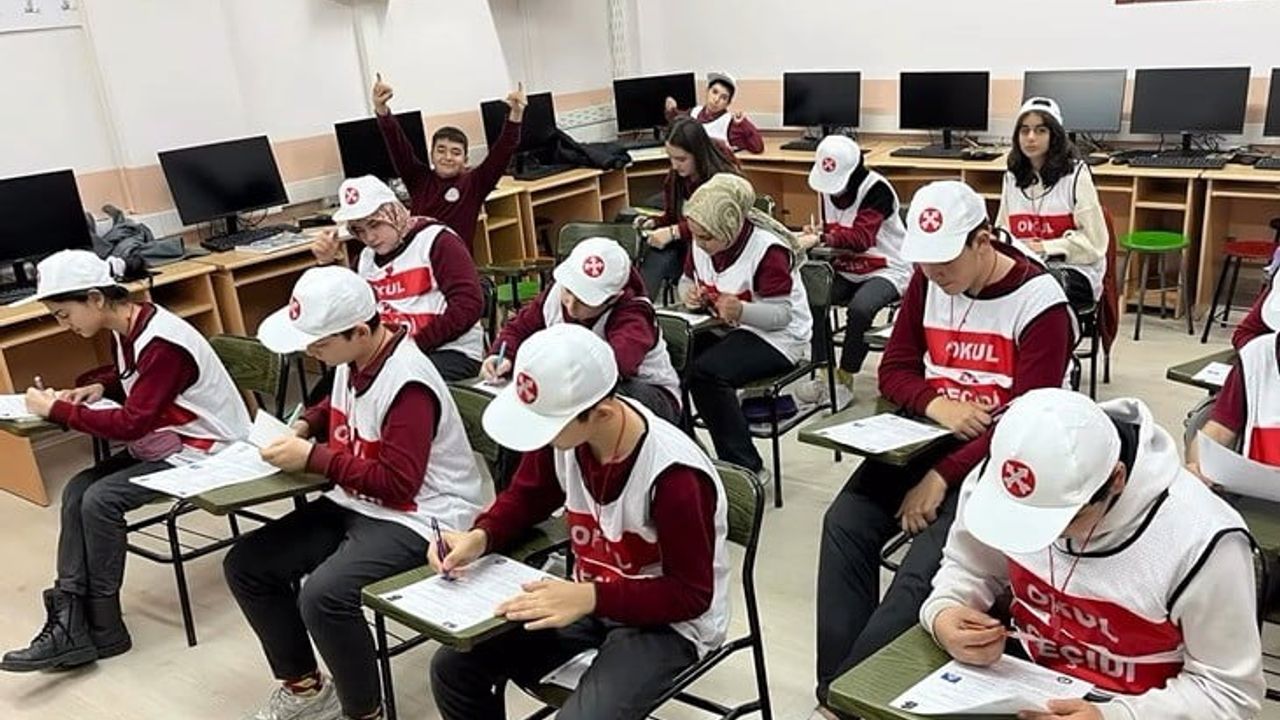 Bilecik Bozüyük’te Okul Geçidi Görevlisi Eğitimi