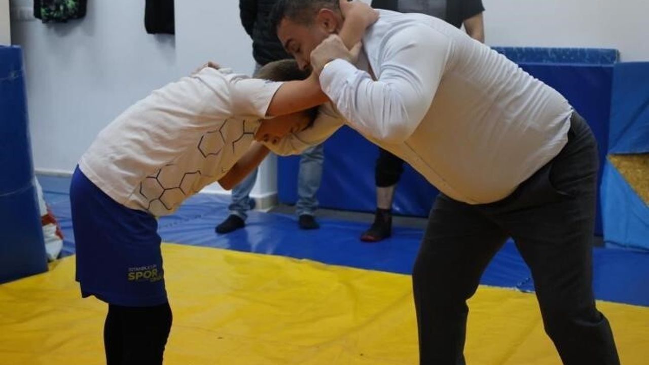 Bilecik İl Müdürü Ramazan Demir Güreşçilerle Mindere Çıktı