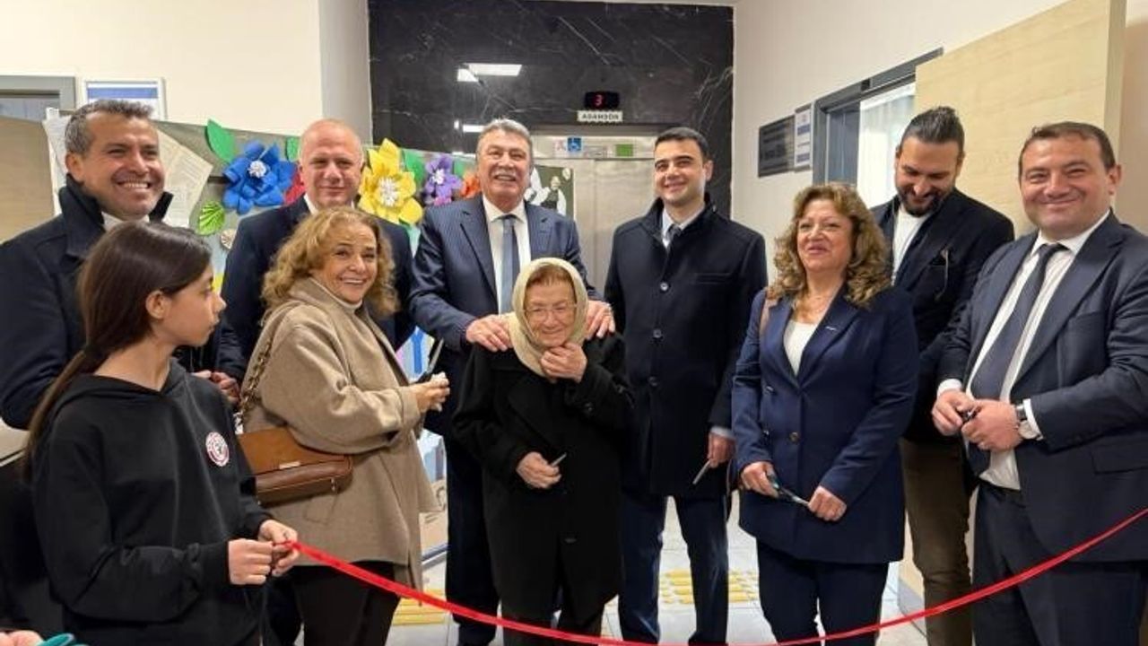 Bilecik Osmaneli'de Hayırsever Destekle Atatürk Ortaokulu Kütüphanesi Yenilendi