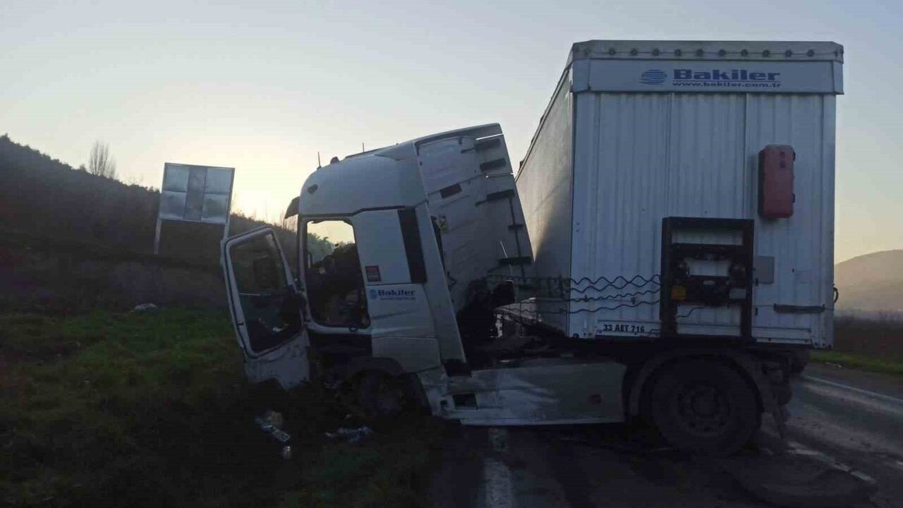 Bilecik Osmaneli’de Tır Kazası: Sürücü Hafif Yaralandı