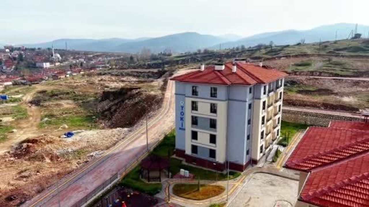 Bilecik Pazaryeri’nde 105 TOKİ Konutu Hak Sahiplerine Teslim Edildi