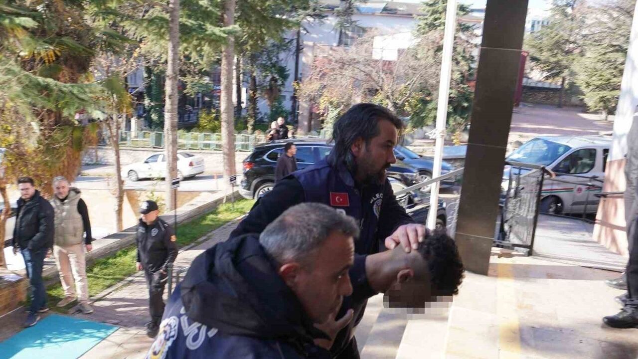 Bilecik’te 15 Gün Arayla Bıçaklama ve Cinayet: Şüpheli Fırat Yakut Adliyede
