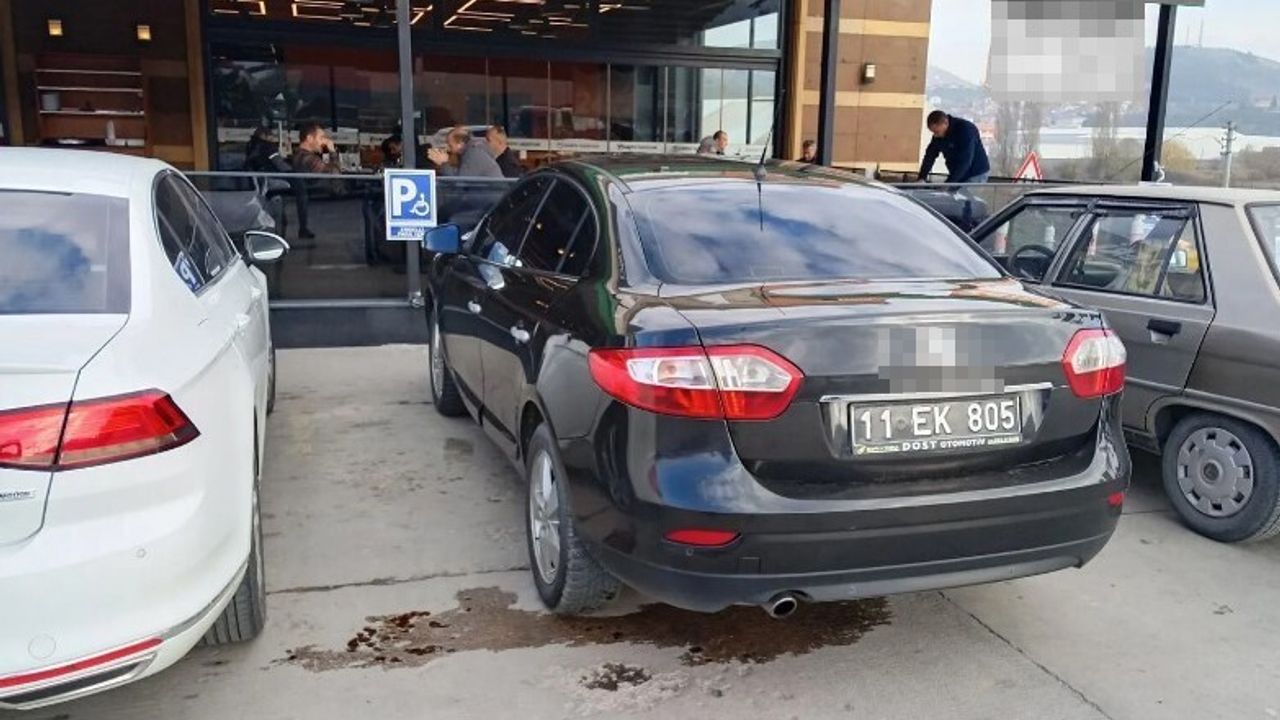 Bilecik'te 3 Aralık Dünya Engelliler Günü'nde Resmi Araç Engelli Parkına Park Edince Ceza