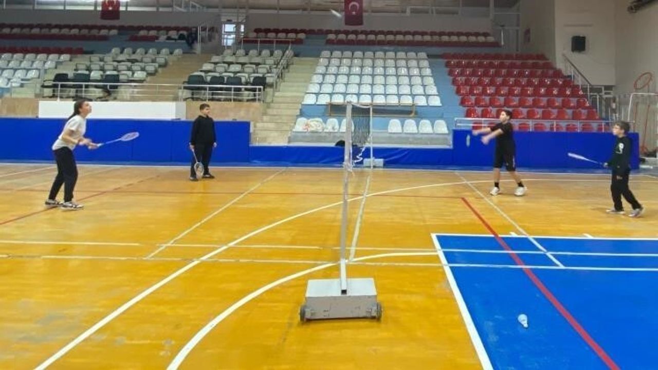 Bilecik'te Badminton Antrenmanları Yoğun Tempo ile Sürüyor