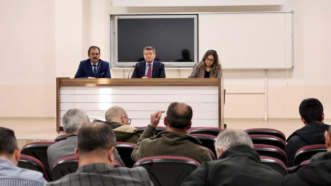 Bilecik’te Devamsızlıkla Mücadele Toplantısı: Okula Devam Artırılacak