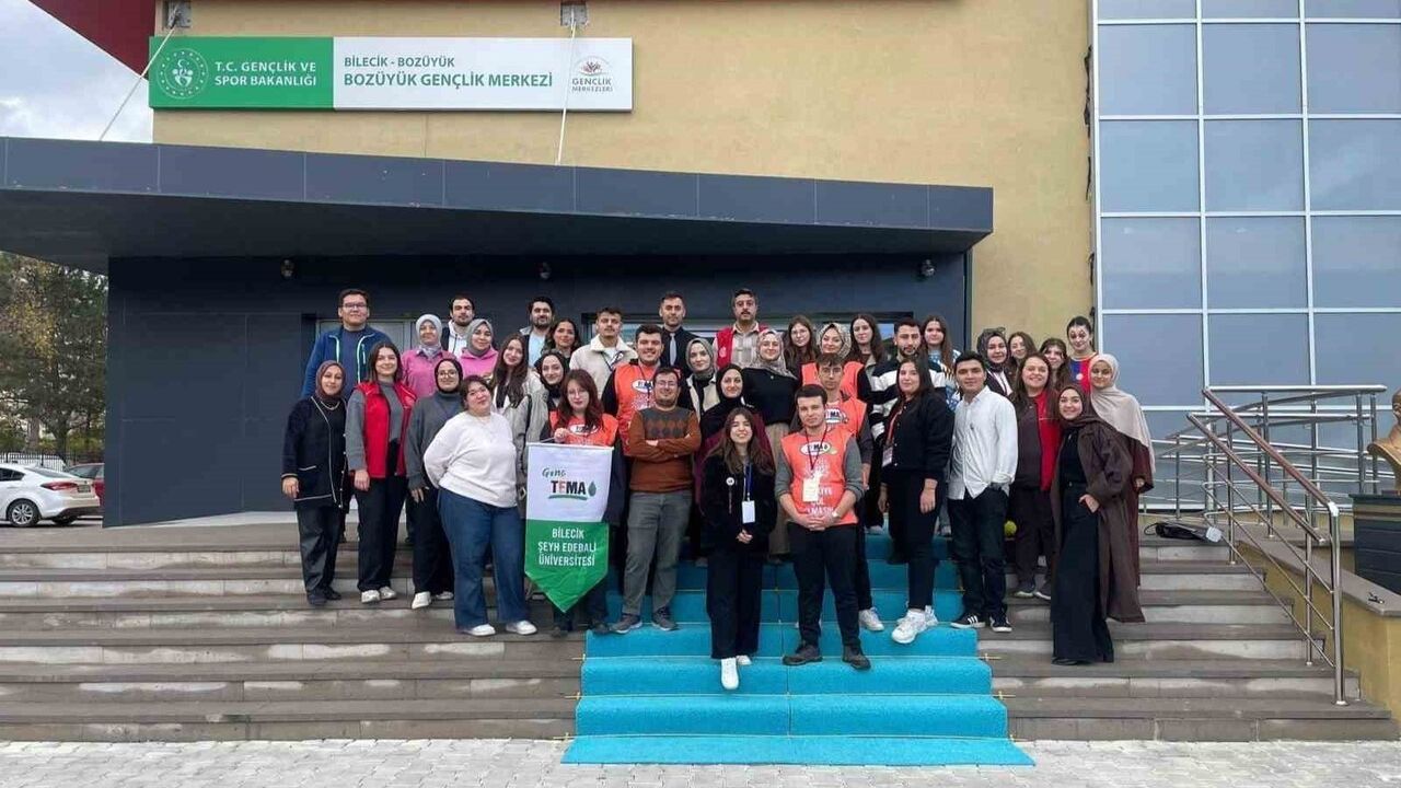 Bilecik’te Gençlere Eğitim ve Çevre Bilinci: ÜNİDES Umut Köprüsü'nde Ağaç Dikimi