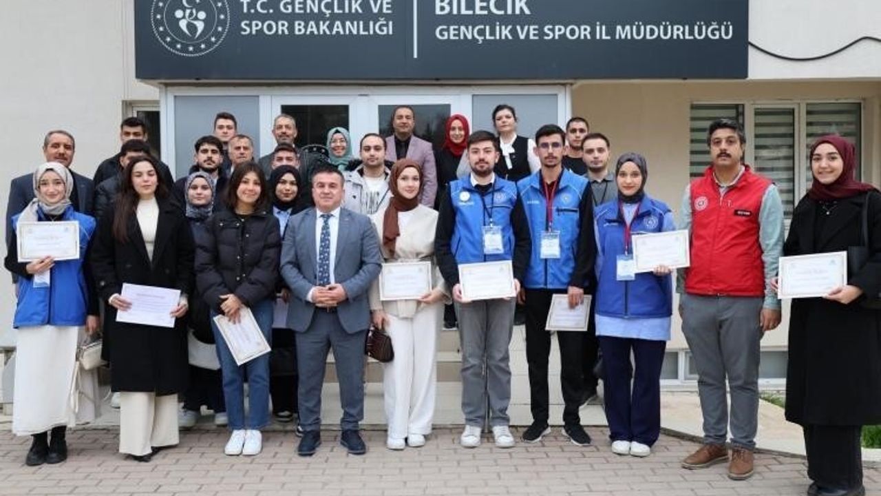 Bilecik'te Gönüllü Gençlere Teşekkür Belgeleri Verildi