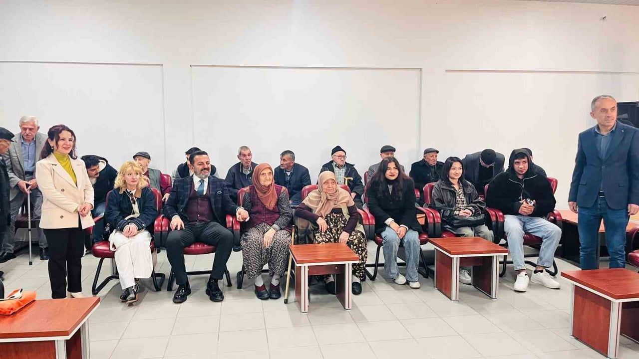 Bilecik'te Huzurevinde 'Salçalı Ekmek' Etkinliği