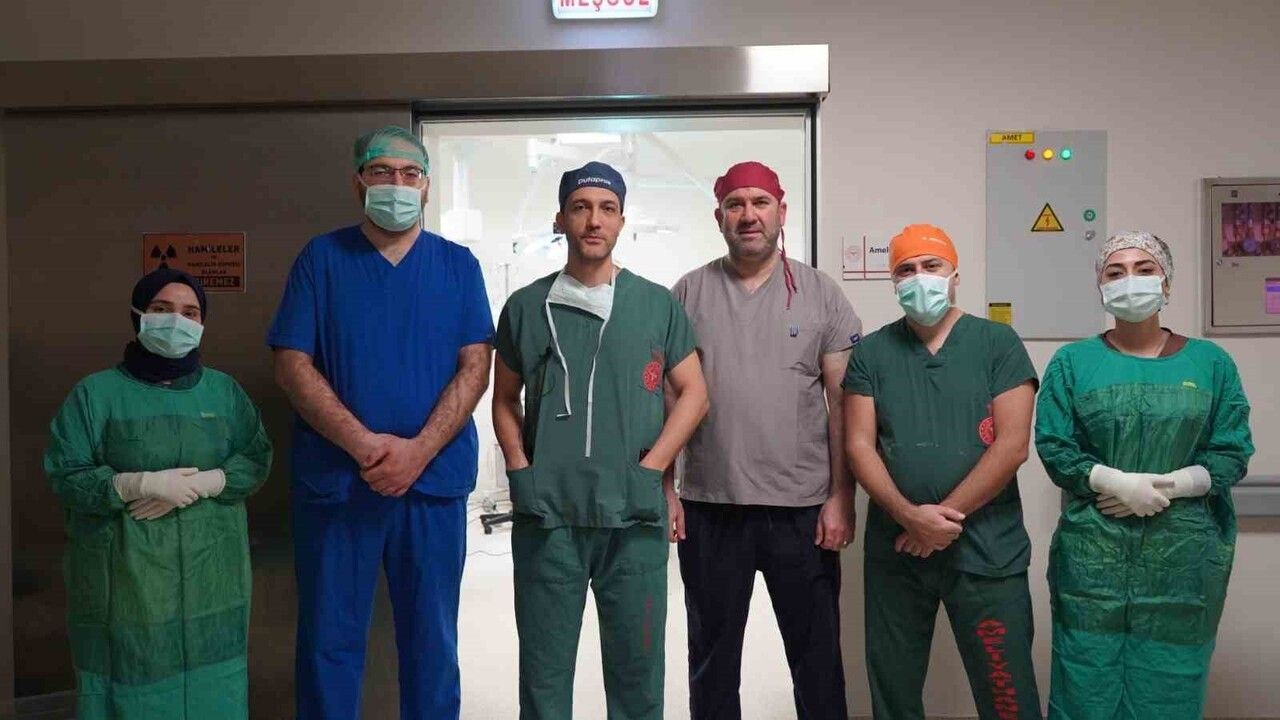 Bilecik’te İlk: Karın Zarı Açılmadan Rahim Koruyucu Sakrokolpopeksi Yapıldı