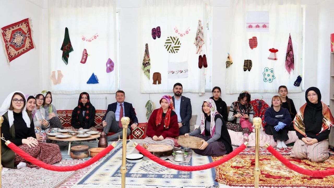 Bilecik'te Öğrencilerden Hayır Çarşısı — Tutum, Yatırım ve Türk Malları Haftası