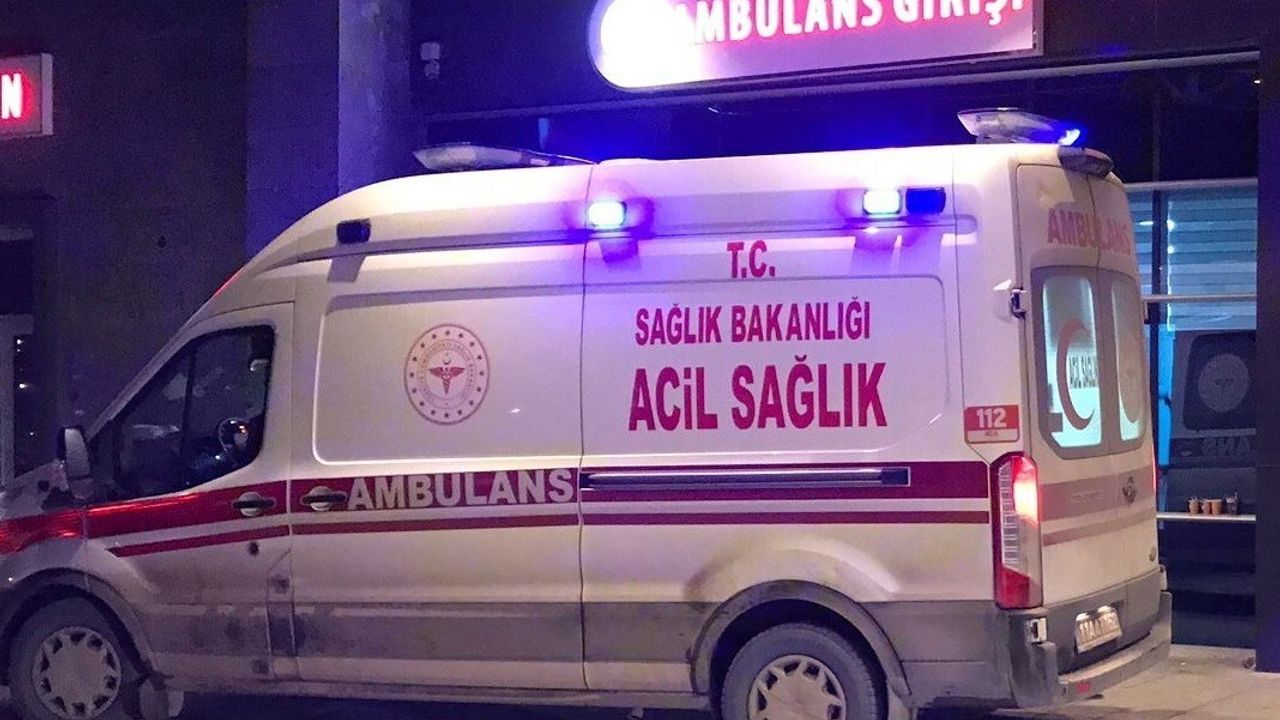 Bilecik'te Otobüs ile Otomobil Çarpıştı: 3 Yaralı