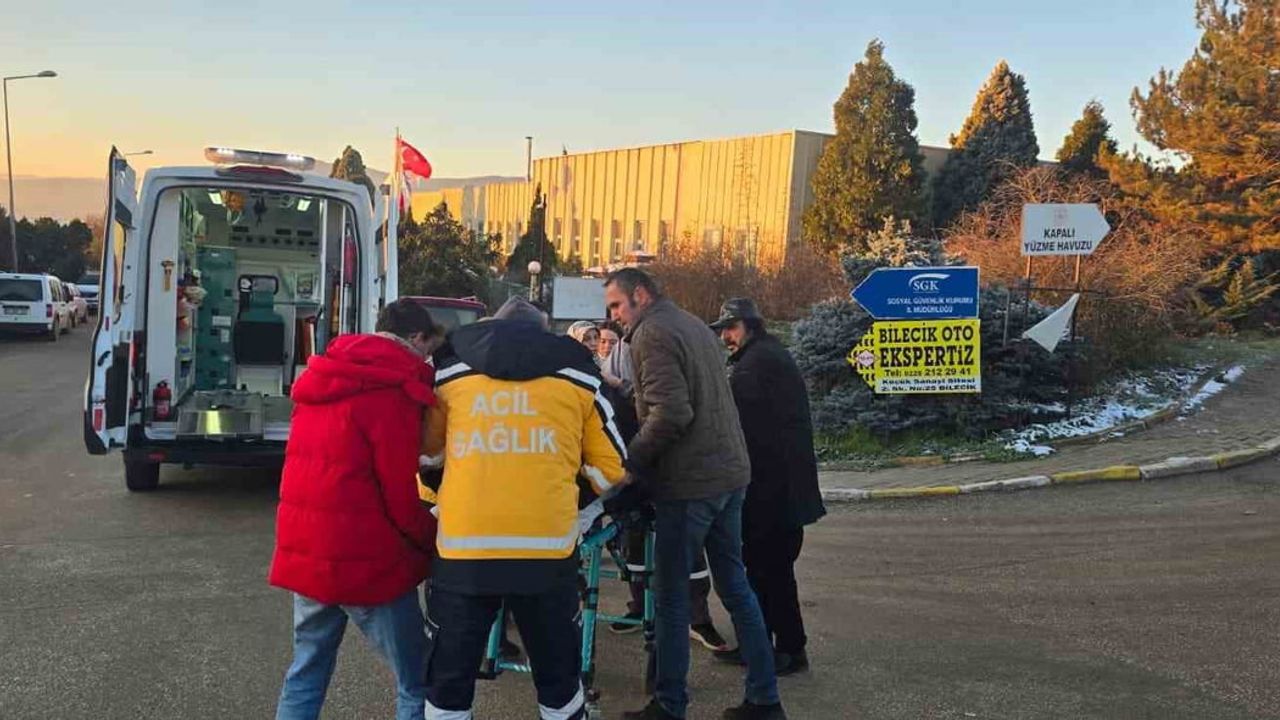 Bilecik'te Trafik Kazası: Hafif Ticari Araç Yayaya Çarptı, 1 Yaralı
