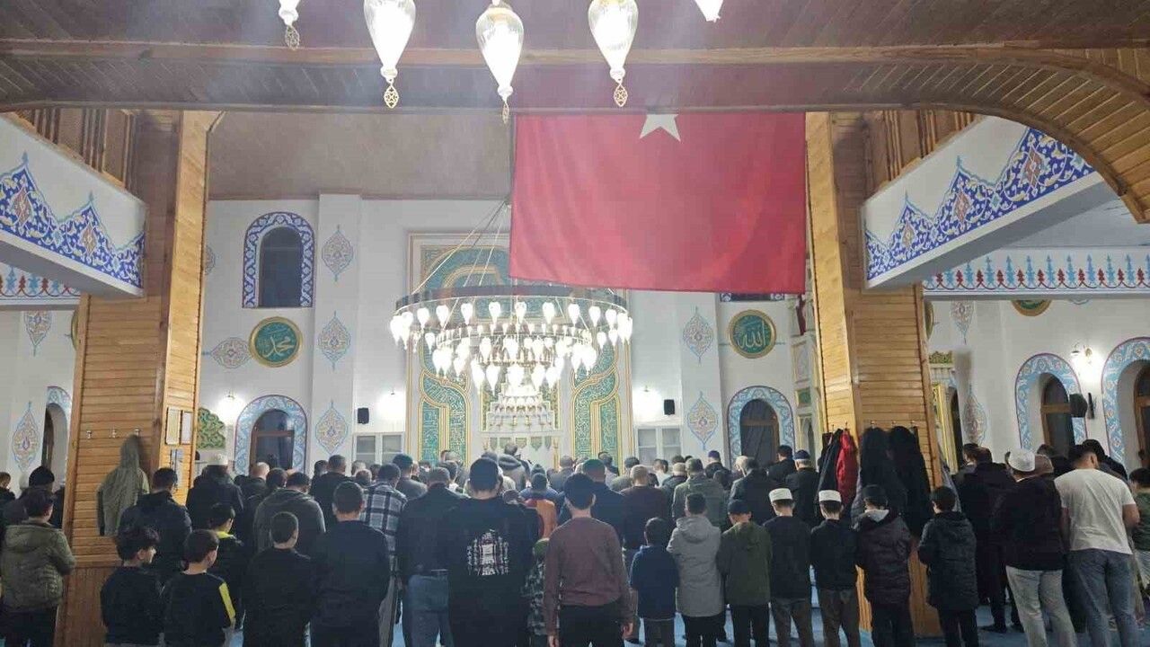 Bilecik'te 'Vakti Kuşanmak' Projesi: Öğrenciler Yunus Emre Camii'de Buluştu