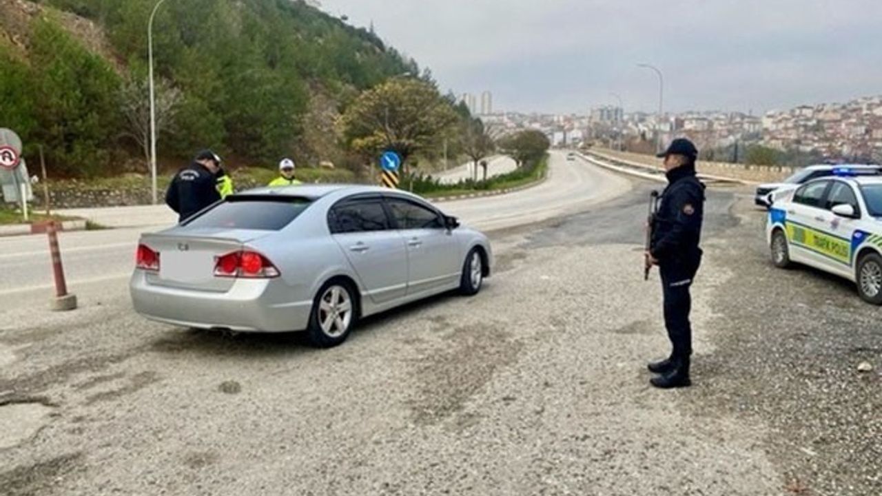 Bilecik'te Yasal Kalış Hakkı Olmayan 2 Kişi Yakalandı