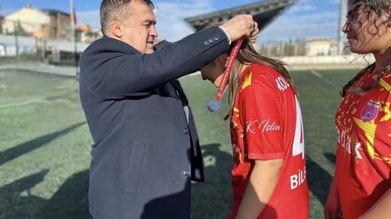 Bilecik'te Yıldız Kız Futbol Müsabakaları Sona Erdi