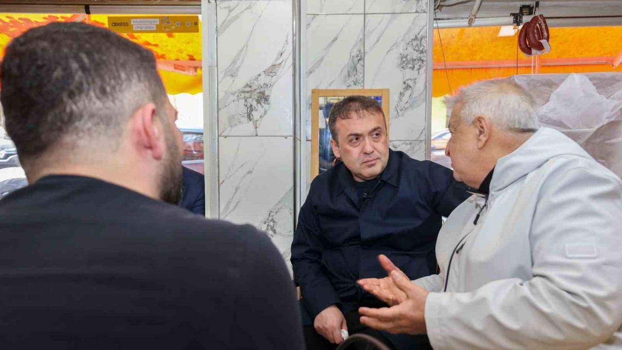 Bilecik Valisi Faik Oktay Sözer, 1977'deki 'Ters Selam' Evlilik Hikâyesini Gülerek Dinledi