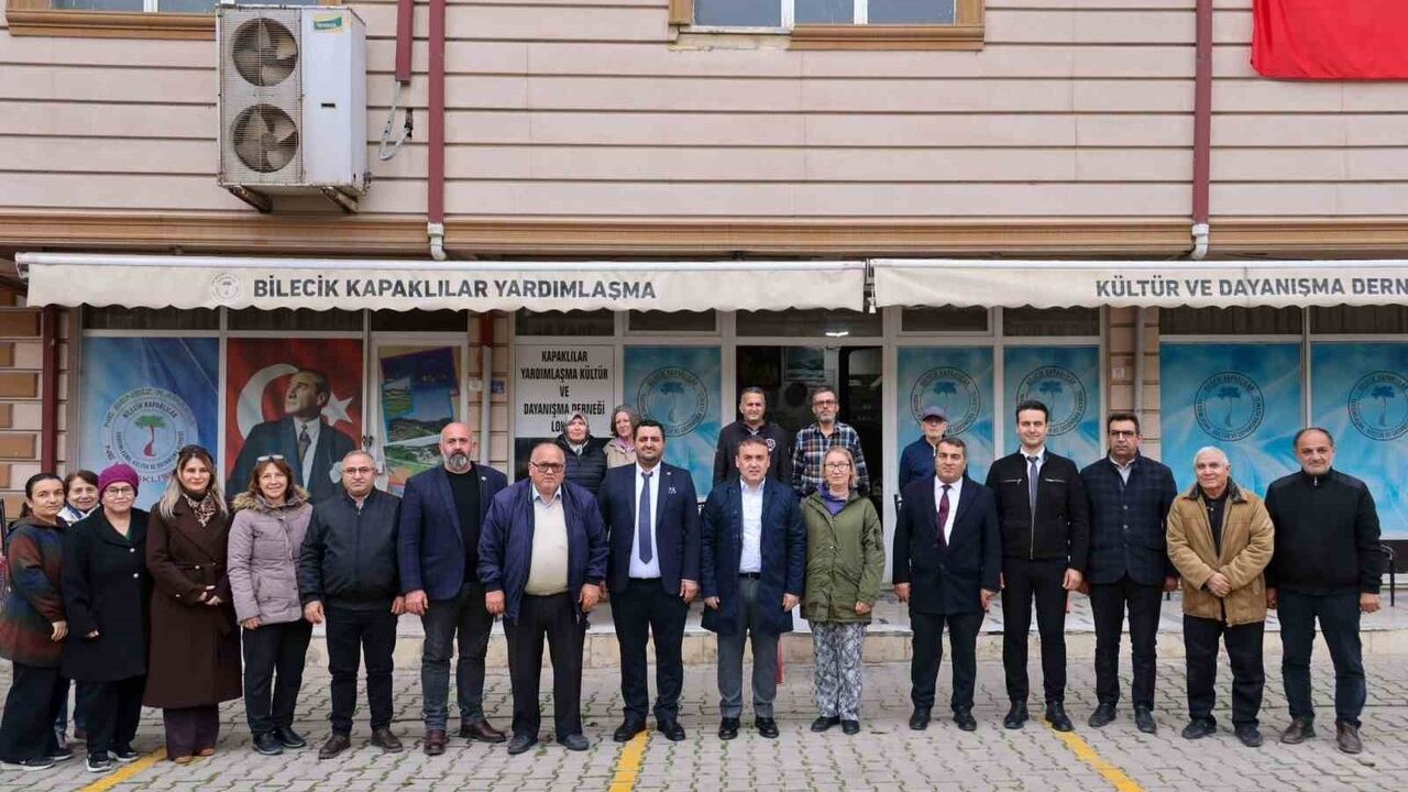 Bilecik Valisi Sözer Kapaklılar Derneği'nde Vatandaşlarla Buluştu