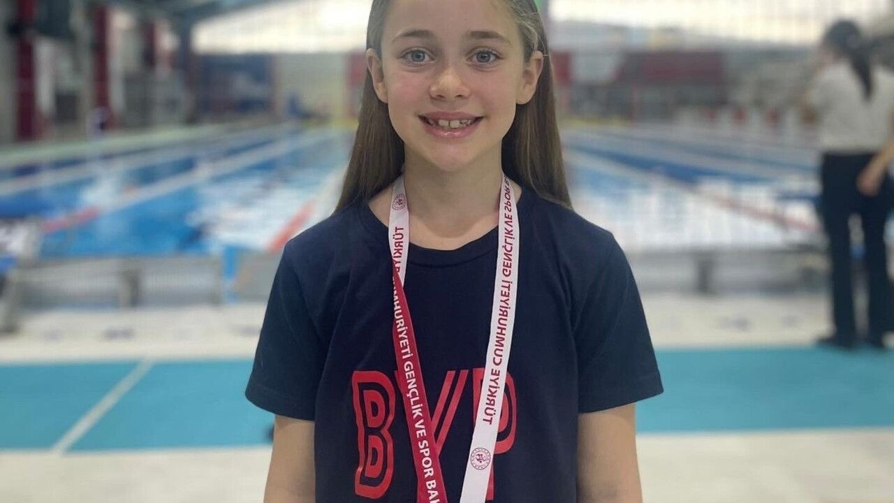 Bilecikli Yüzücüler Eskişehir'de Türkiye Yüzme 7-9 Yaş Müsabakalarında Derece Aldı