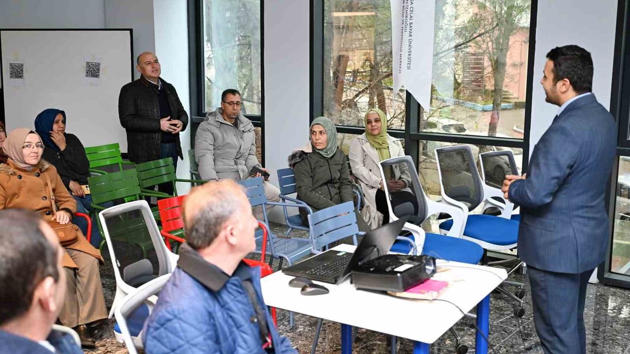 Bilim Kafe Demirci'de: Teknolojinin Topluma Etkileri Tartışıldı