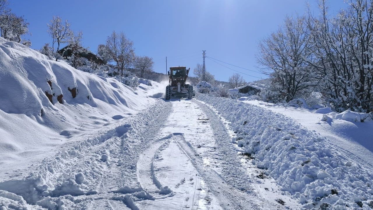 Bingöl'de Karla Mücadele: 280 Köy Yolundan 178'i Ulaşıma Açıldı