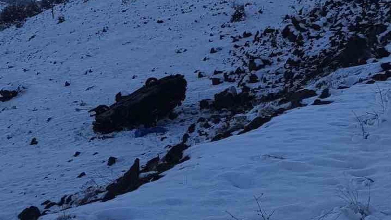 Bingöl'de Otomobil Şarampole Yuvarlandı: 4 Kişi Yaralandı