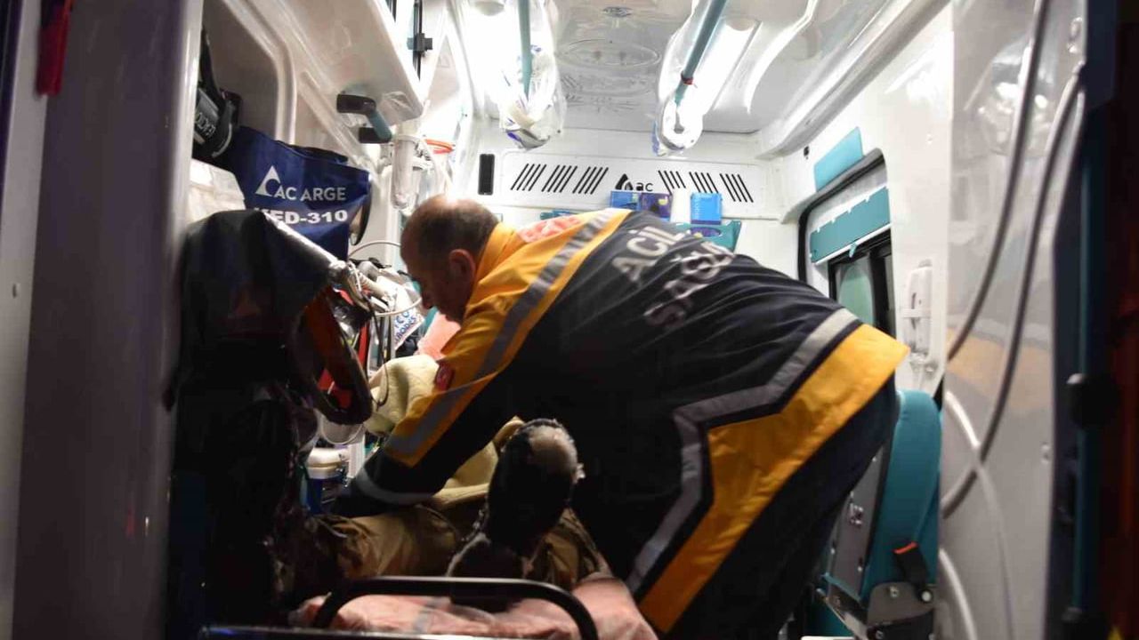 Bitlis’te 7 Aylık Bebek İçin Seferberlik — Kardan Kapanan Yol Açıldı