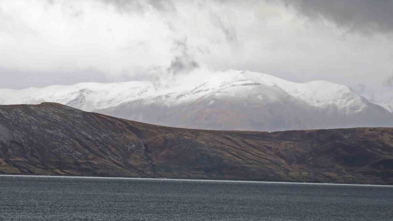 Bitlis'te Dört Mevsim: Yükseklerde Kar, Van Gölü'nde Mangal ve Yüzme