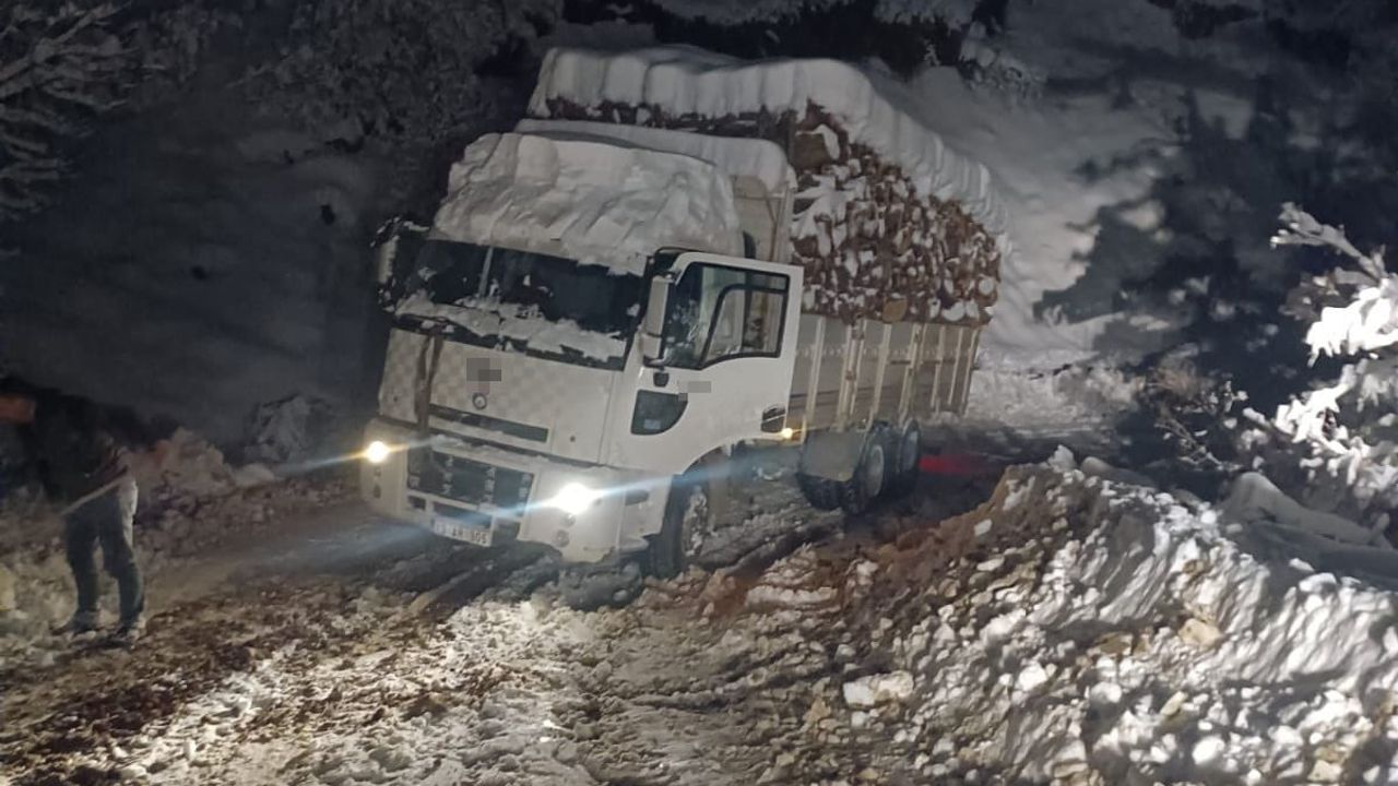Bitlis'te Kar Esareti Sona Erdi: İl Özel İdaresi Mahsur Kalanlara ve Ambulanslara Destek Verdi