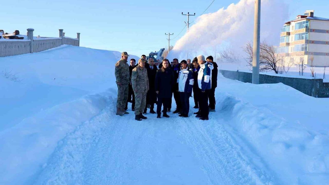 Bitlis'te Karla Mücadele Aralıksız: Vali Ahmet Karakaya İnceledi