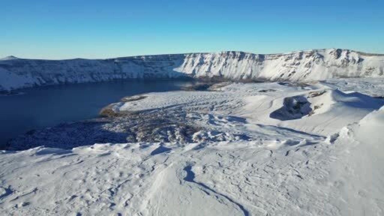 Bitlis'te Kışın Kartpostallık Manzaraları: Nemrut, Van Gölü, Süphan