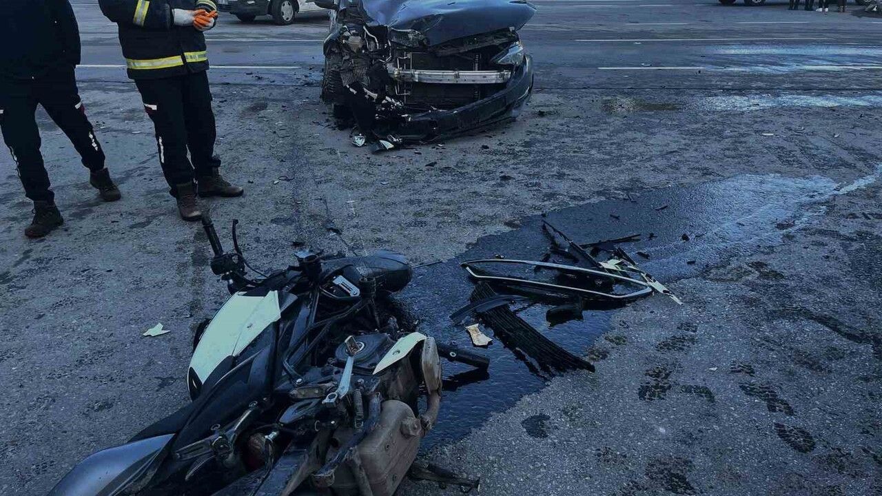 Bitlis'te Otomobil-Motosiklet Çarpışması: 1 Yaralı