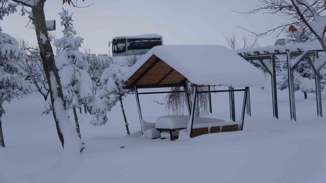 Bitlis’te Yoğun Kar: 87 Köy Yolu Ulaşıma Kapandı
