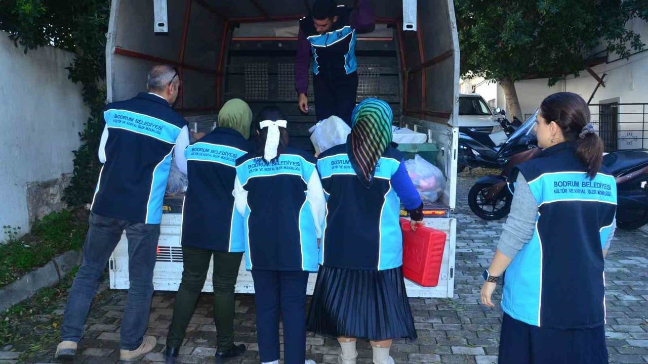 Bodrum Belediyesi'nden Yeni Yıl Öncesi Oyuncak Dağıtımı: bin 275 Parça, 450 Çocuk