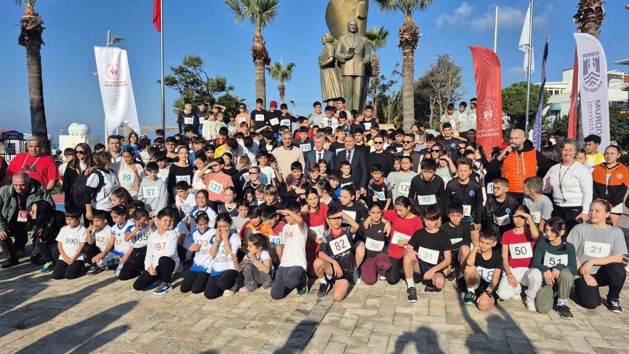 Bodrum’da Büyük Atatürk Koşusu: Yaklaşık 250 Öğrenci Yarıştı