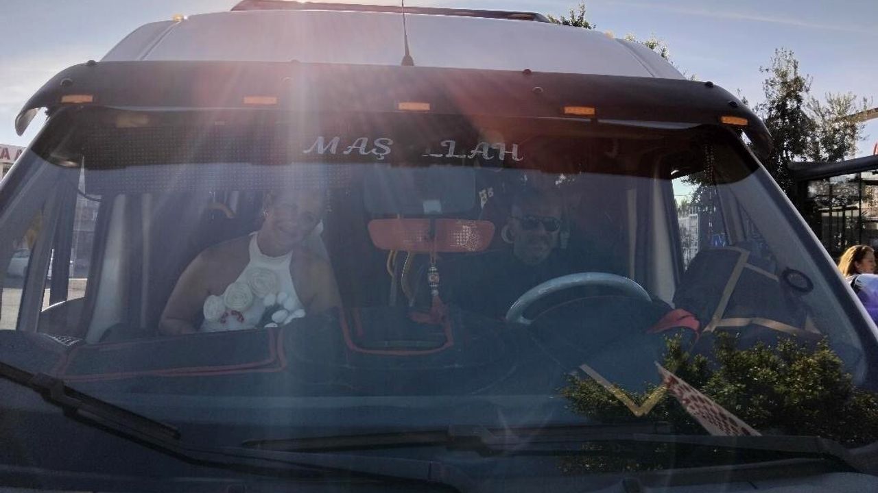 Bodrum'da Gelin Dolmuşu Sokakları Şenlendirdi