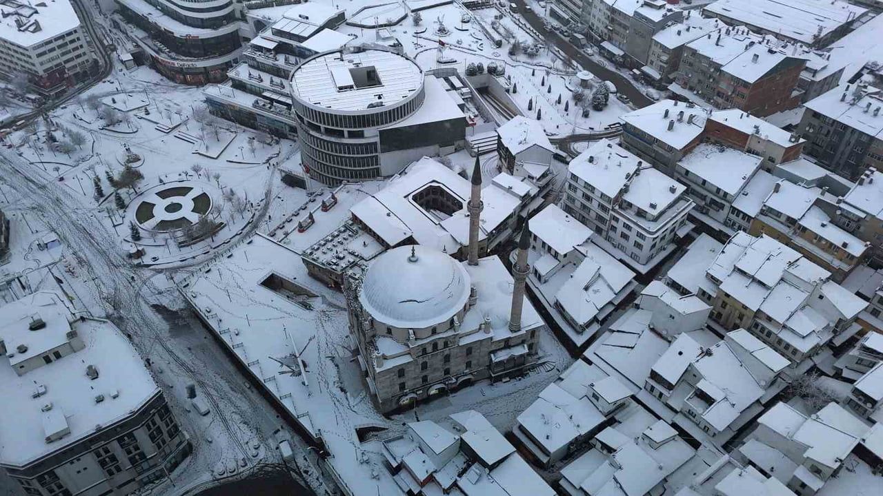 Bolu beyaza büründü: Kar 10 santimetre, dron görüntüleri