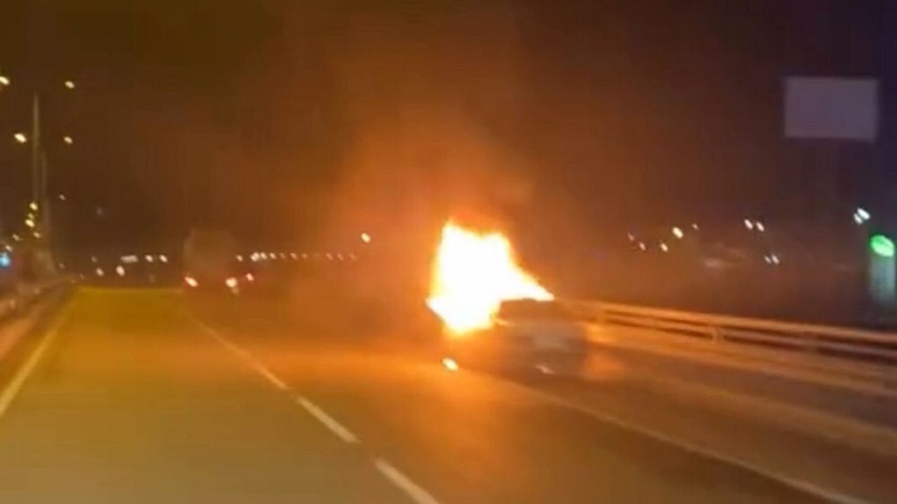 Bolu D-100'de Fiat Tofaş Motor Yangını: Araç Küle Döndü