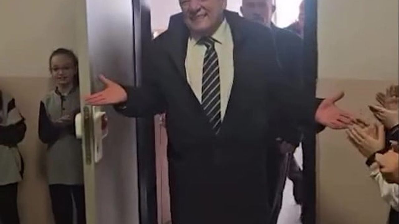 Bolu'da 46 Yıllık Öğretmene Alkışlarla Veda