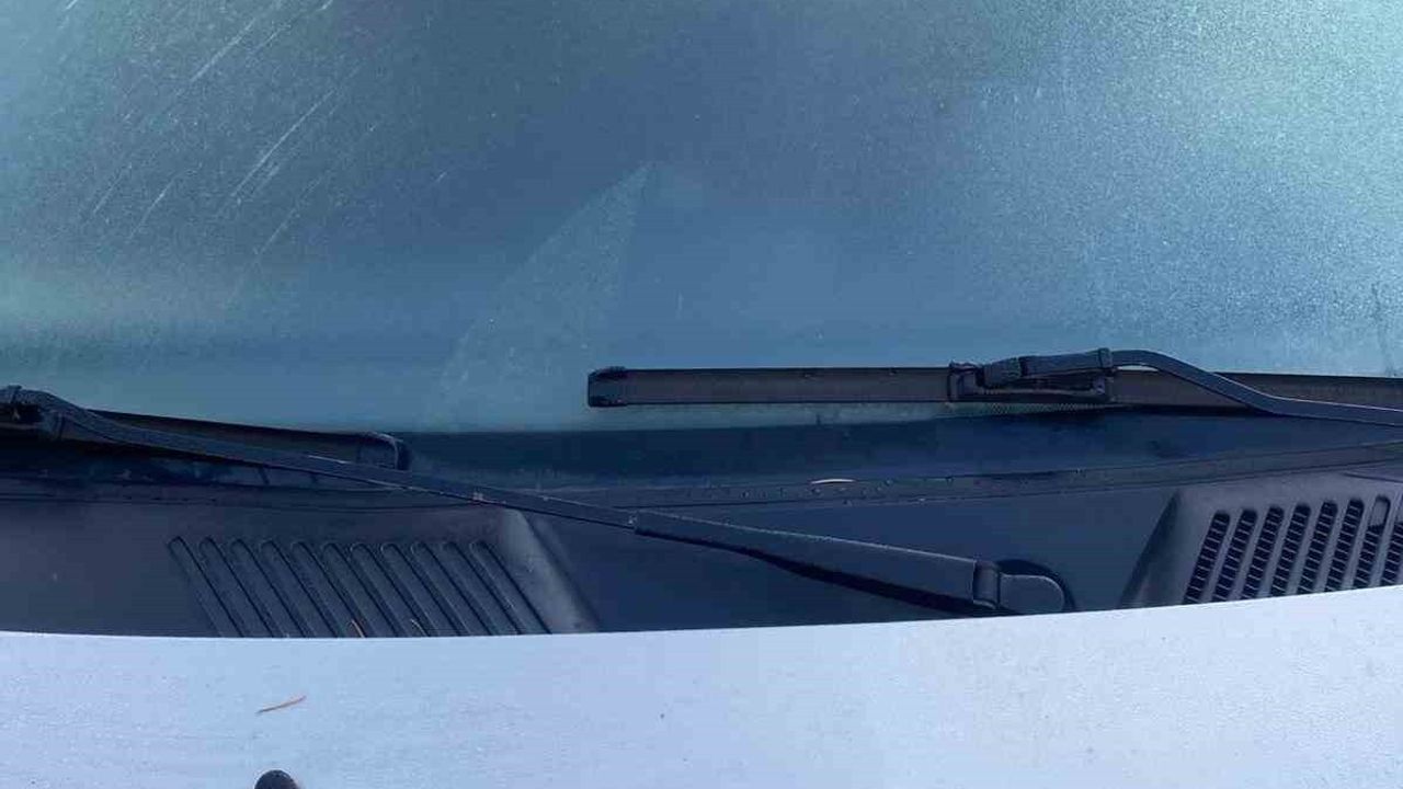 Bolu'da Araç Camları Buz Tuttu: Sıcaklık Eksi 4.3'e Geriledi