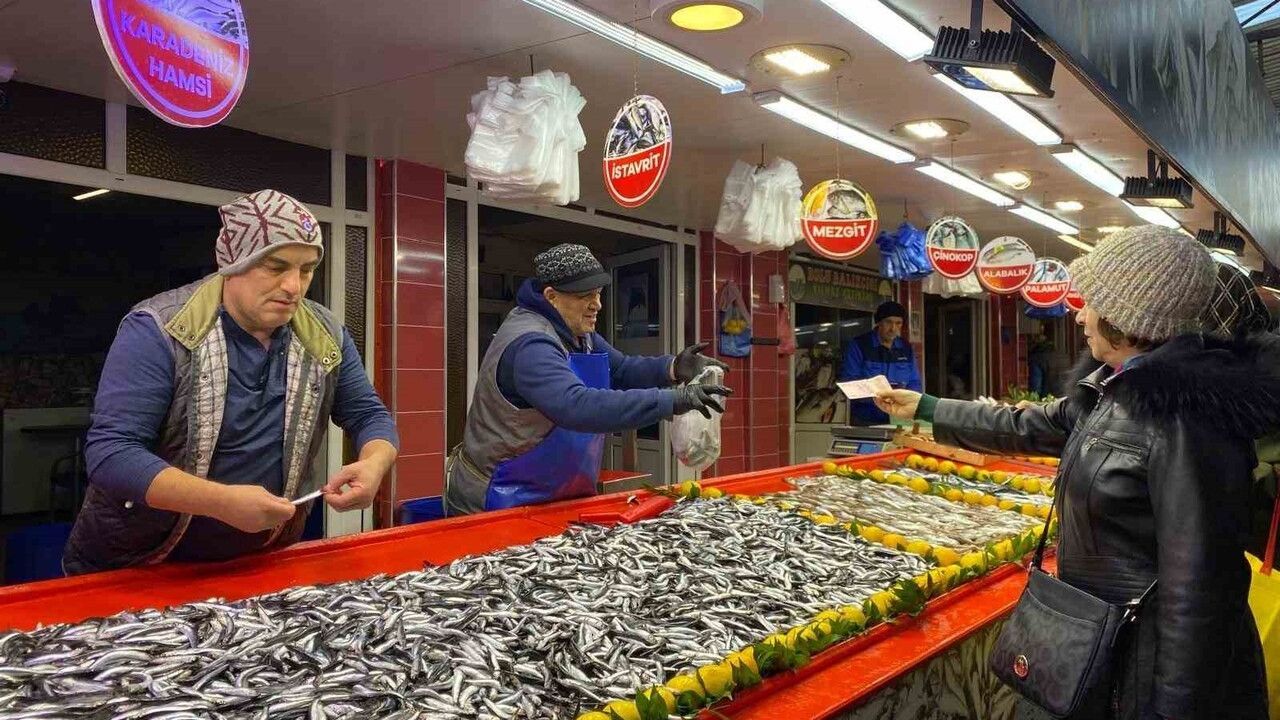 Bolu'da hamsi kilosu 150 liraya düştü
